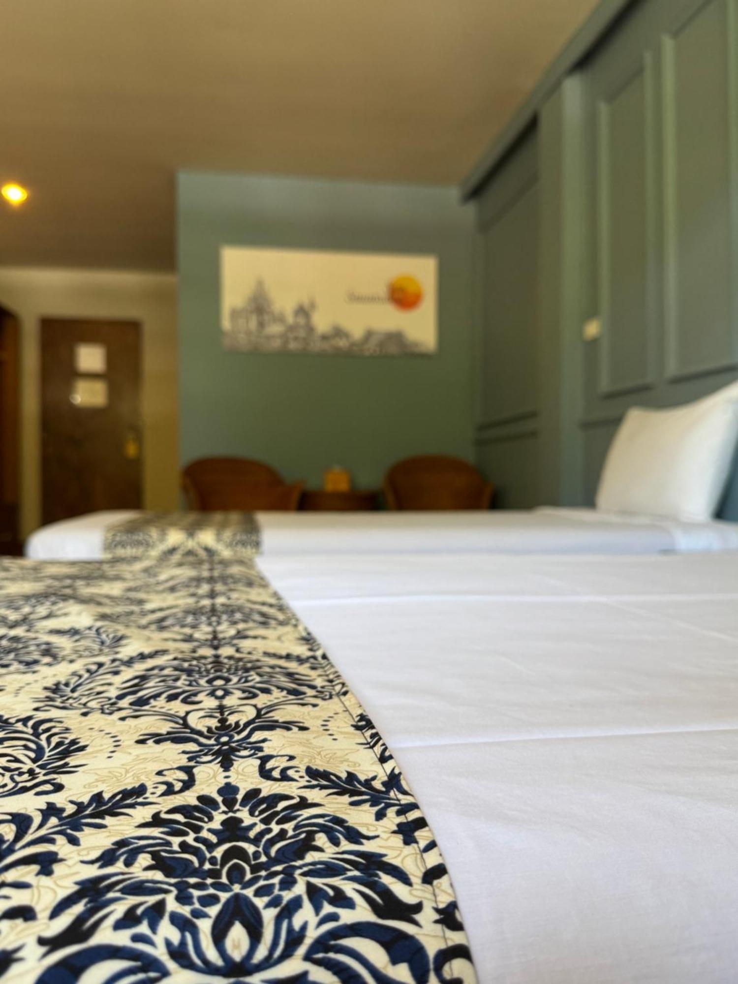 Sun Hotel Phetchaburi Buitenkant foto